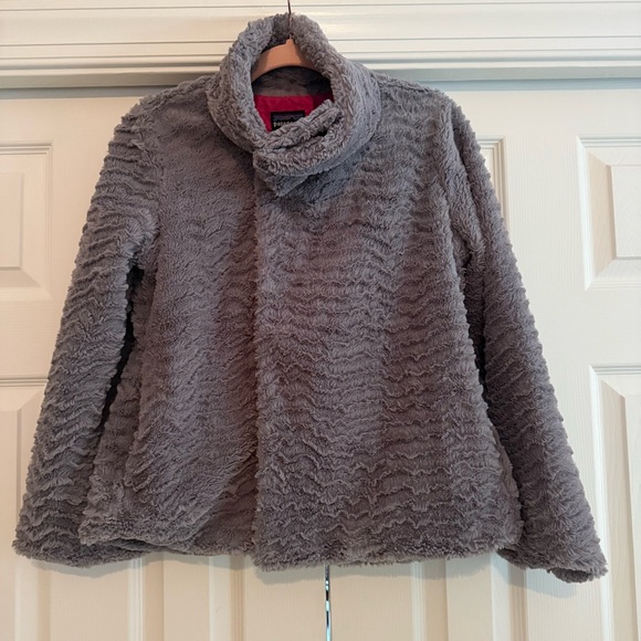 Patagonia Jackets & Blazers - Patagonia Women’s Pelage Faux Fur Swing Jacket size Small